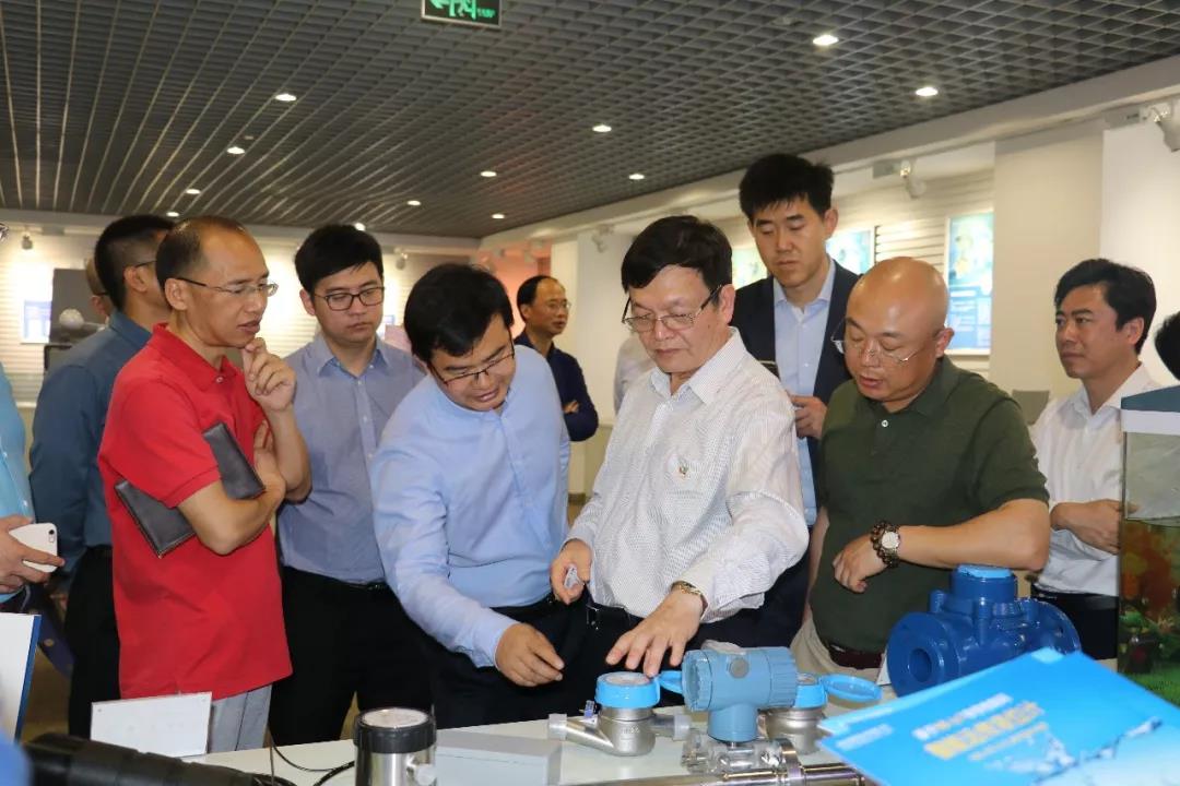 A delegation of member enterprises of China Sensor and Internet of Things Industry Alliance investigated Mawei Internet of Things industrial base
